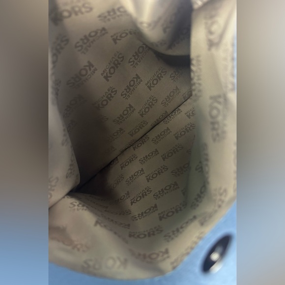 Michael Kors Jet Set Chain Medium Shoulder Tote Bag in a light blue, pale blue✨ - Picture 5 of 6